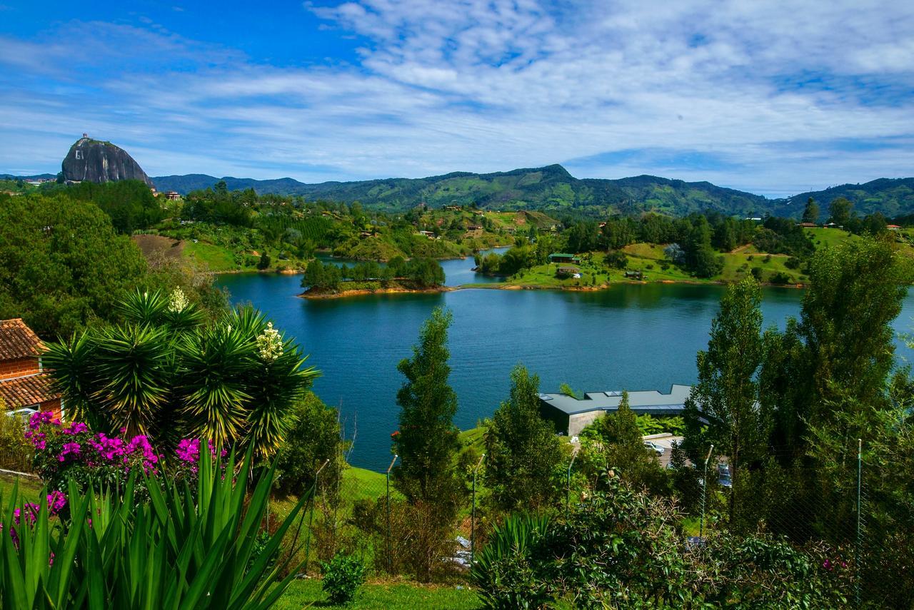 Happy Buddha Hostel & Lodge Guatapé Esterno foto