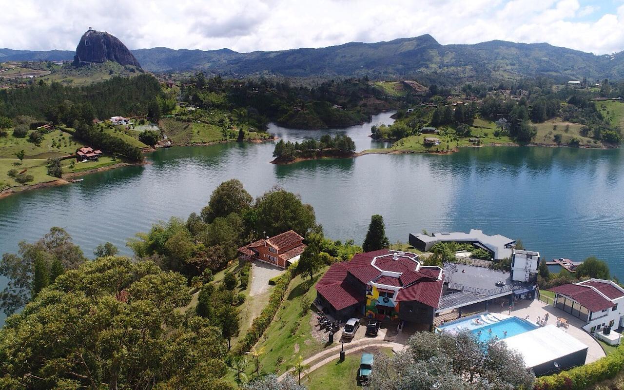 Happy Buddha Hostel & Lodge Guatapé Esterno foto