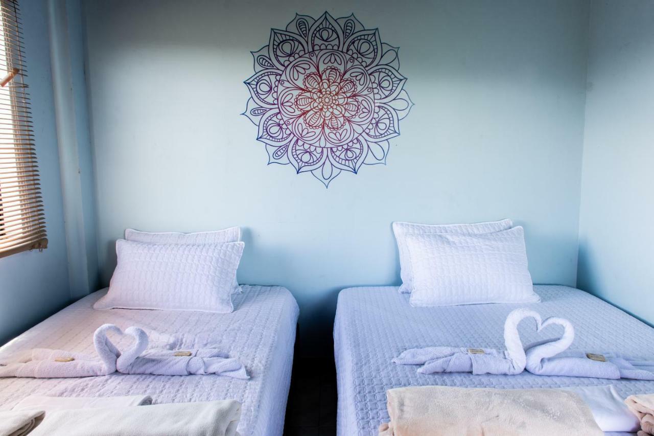 Happy Buddha Hostel & Lodge Guatapé Esterno foto